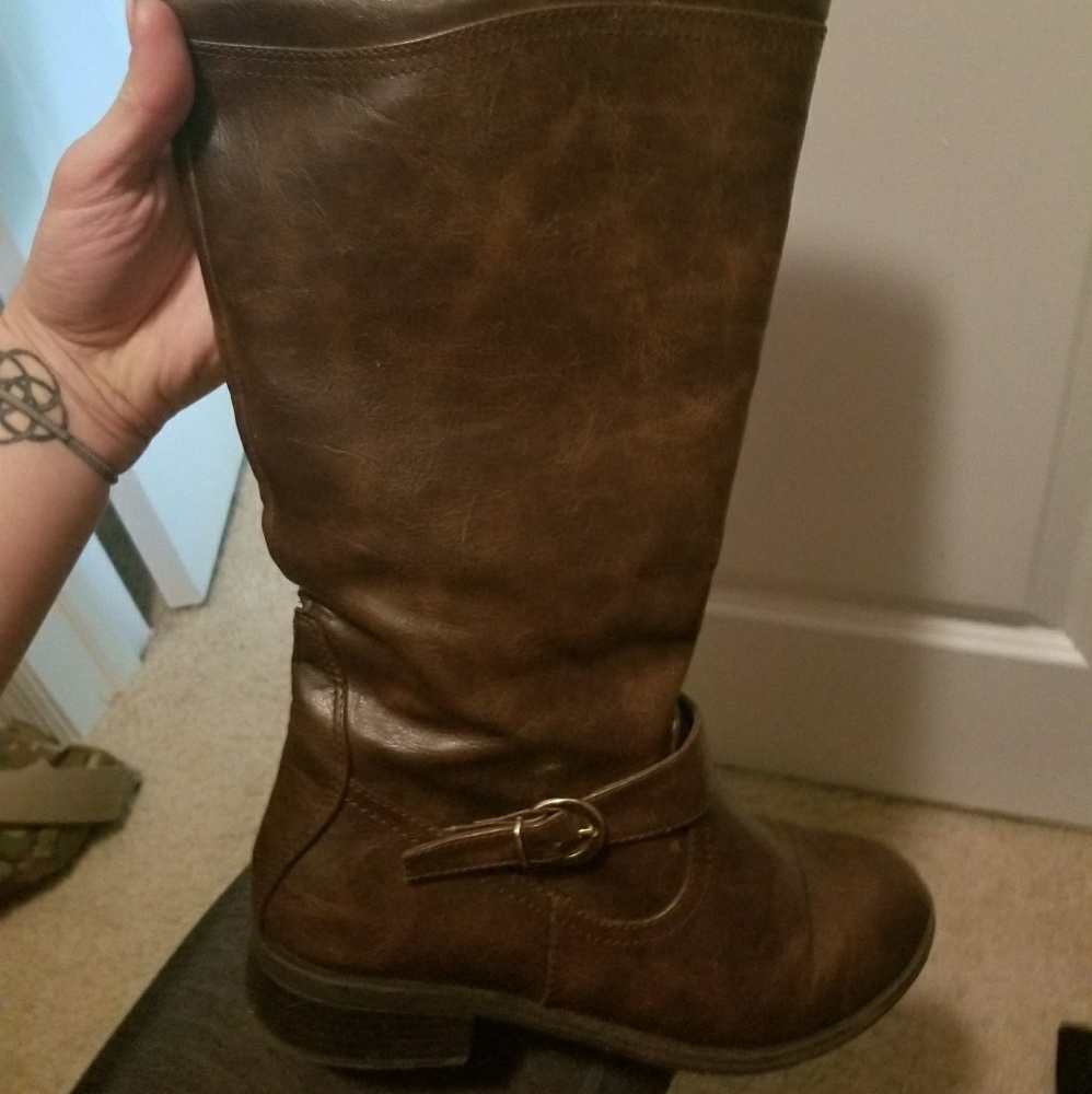 Women's boots size 9.5